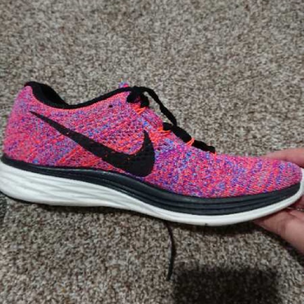 Nike fabric sports shoes.